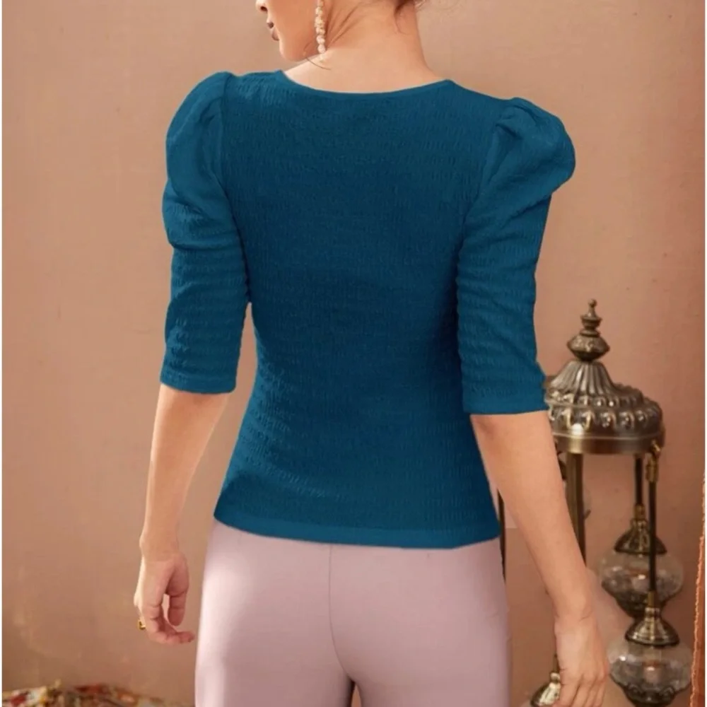 Beautiful blouse - Picture 3 of 4